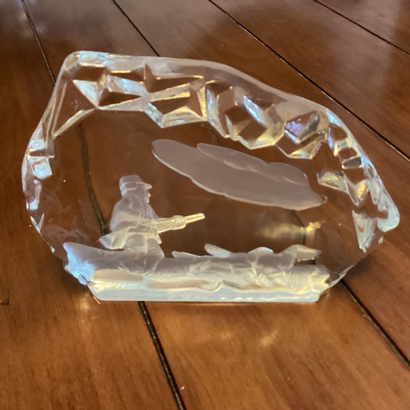 Etched Crystal bird dog hunting scene paperweight - Picture 3 of 8
